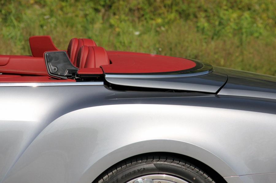 Bentley Continental GTC 2012 года  (фото 37 из 141)